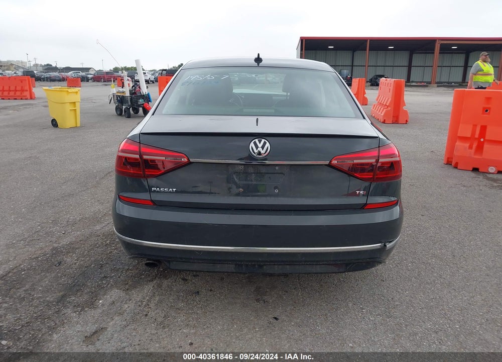 2017 VOLKSWAGEN PASSAT 1.8T R-LINE VIN: 1VWDT7A38HC010762