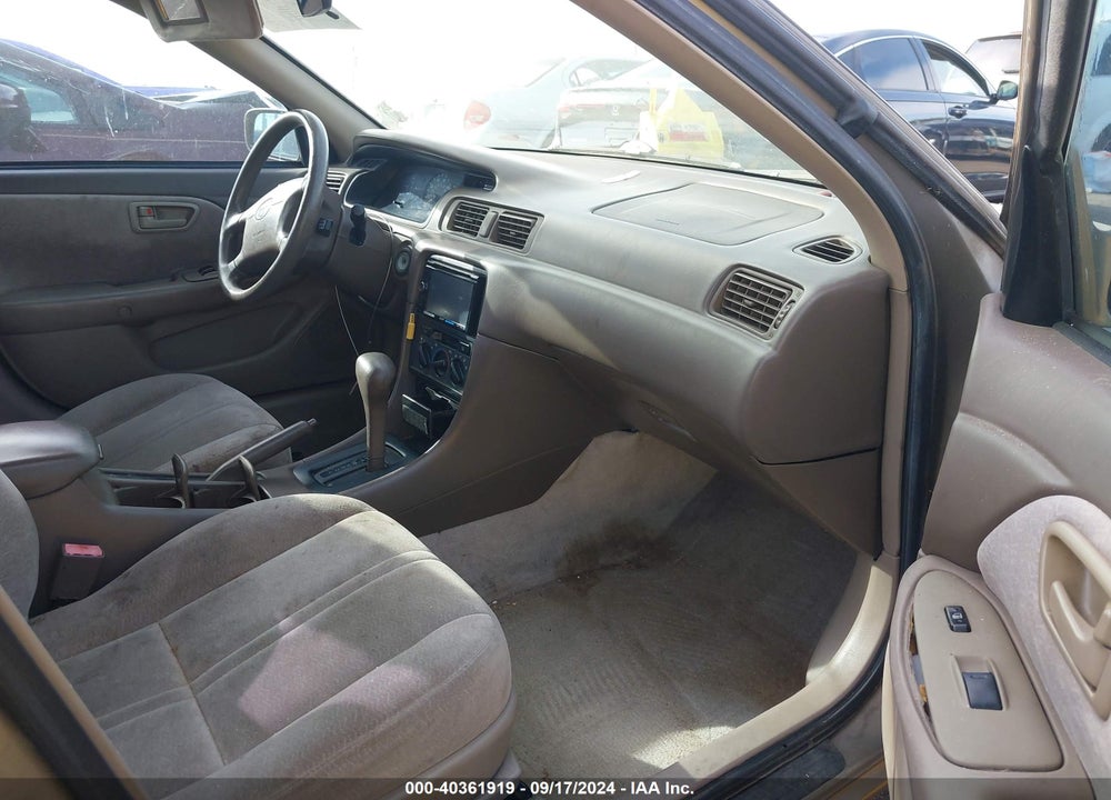 1999 TOYOTA CAMRY LE VIN: 4T1BG22K5XU409463