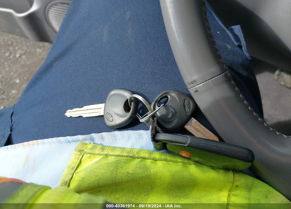 2005 HYUNDAI TUCSON GLS/LX VIN: KM8JN72D25U187624
