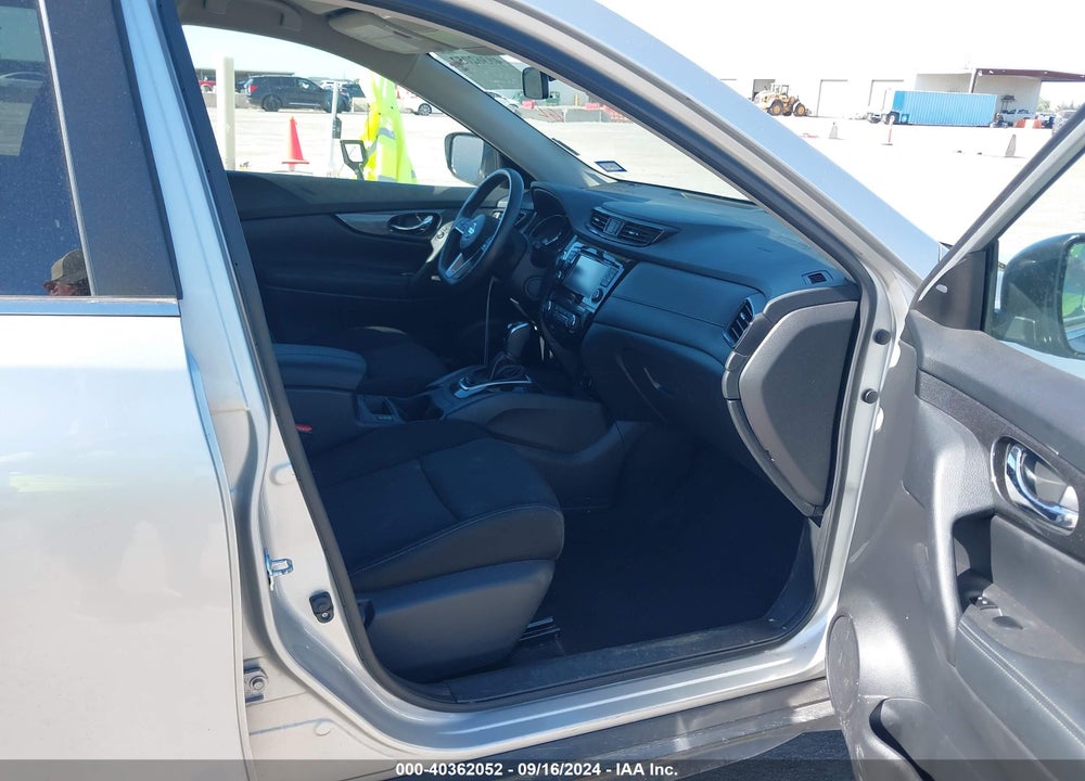 2017 NISSAN ROGUE S/SL/SV VIN: KNMAT2MT6HP566369
