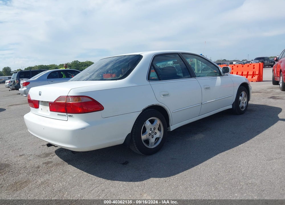2000 HONDA ACCORD 3.0 EX VIN: 1HGCG1654YA098992