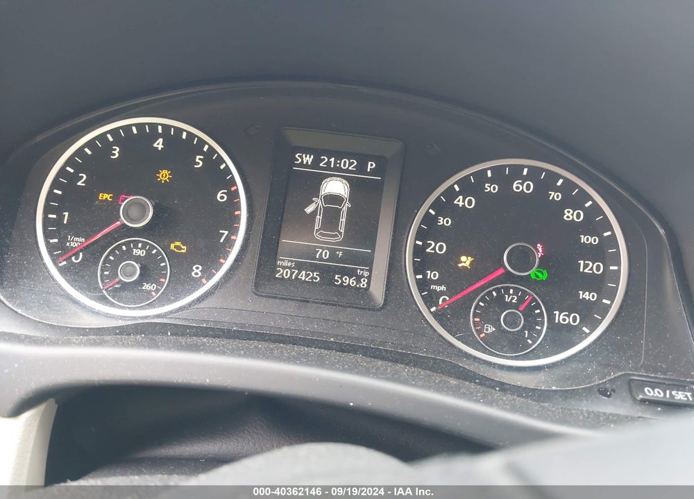 2011 VOLKSWAGEN TIGUAN SE VIN: WVGAV7AX1BW521704