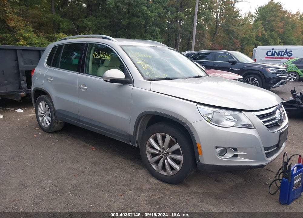 2011 VOLKSWAGEN TIGUAN SE VIN: WVGAV7AX1BW521704