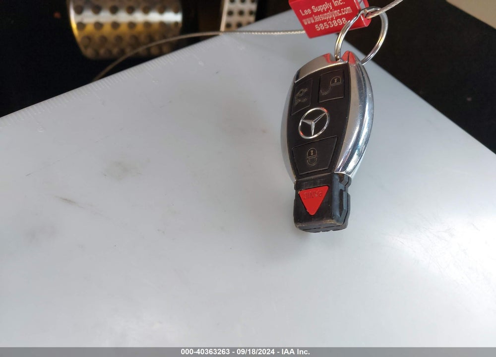 2009 MERCEDES-BENZ C 300 LUXURY/SPORT VIN: WDDGF54X49F221571