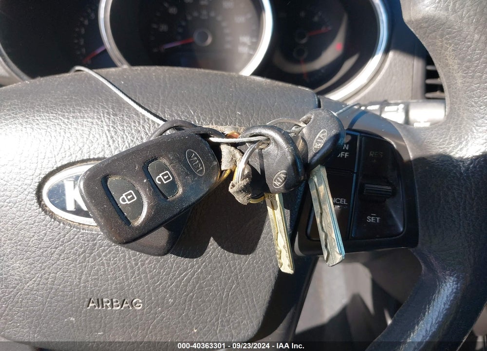 2011 KIA SORENTO LX V6 VIN: 5XYKT4A21BG159405