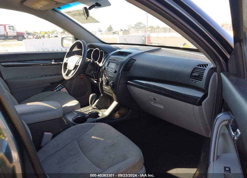 2011 KIA SORENTO LX V6 VIN: 5XYKT4A21BG159405
