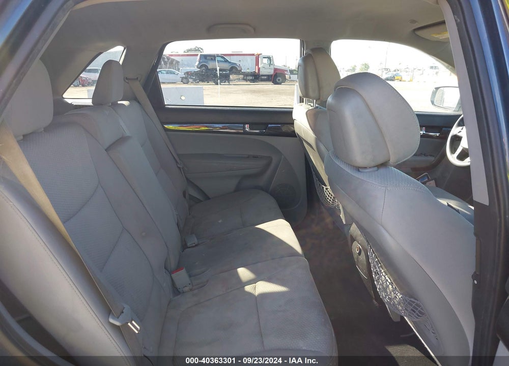 2011 KIA SORENTO LX V6 VIN: 5XYKT4A21BG159405