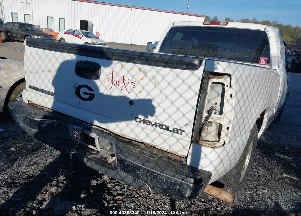 2000 CHEVROLET SILVERADO 1500 LS VIN: 2GCEC19T4Y1141699