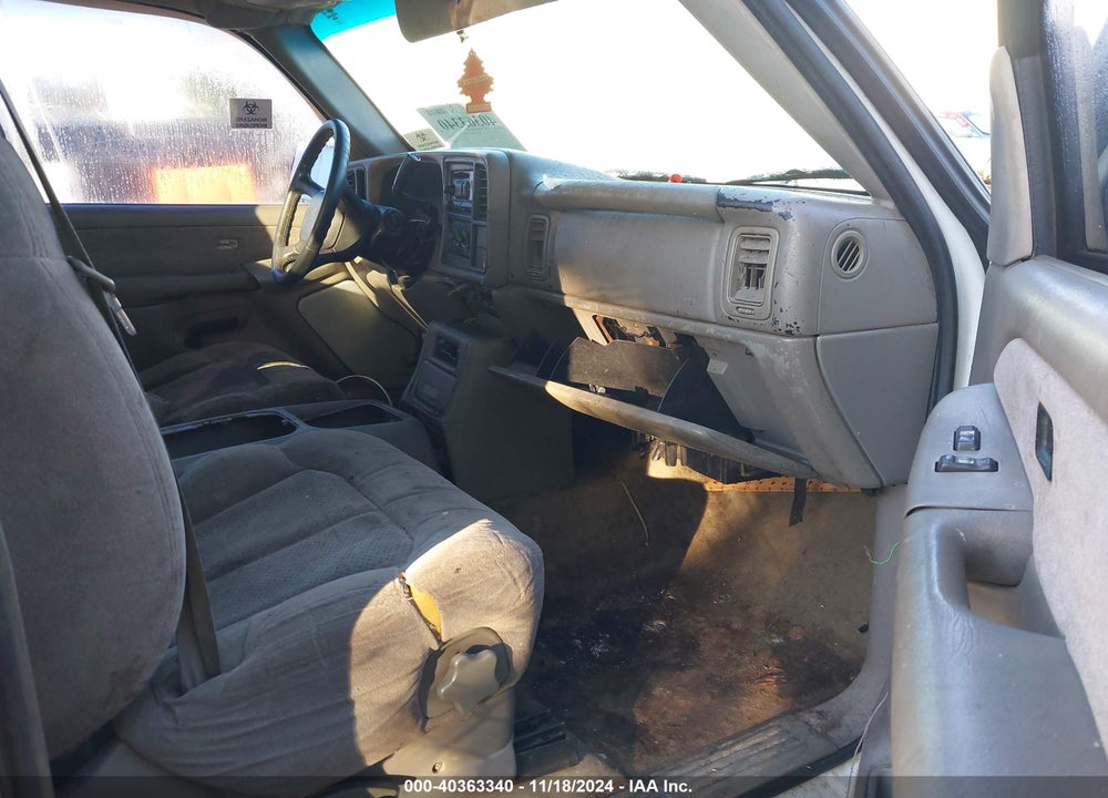 2000 CHEVROLET SILVERADO 1500 LS VIN: 2GCEC19T4Y1141699