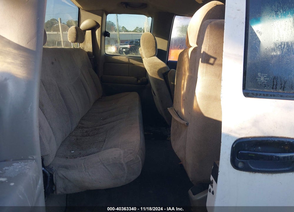 2000 CHEVROLET SILVERADO 1500 LS VIN: 2GCEC19T4Y1141699