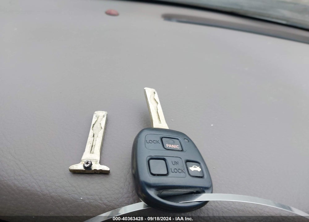 2005 LEXUS ES 330 VIN: JTHBA30G655061947