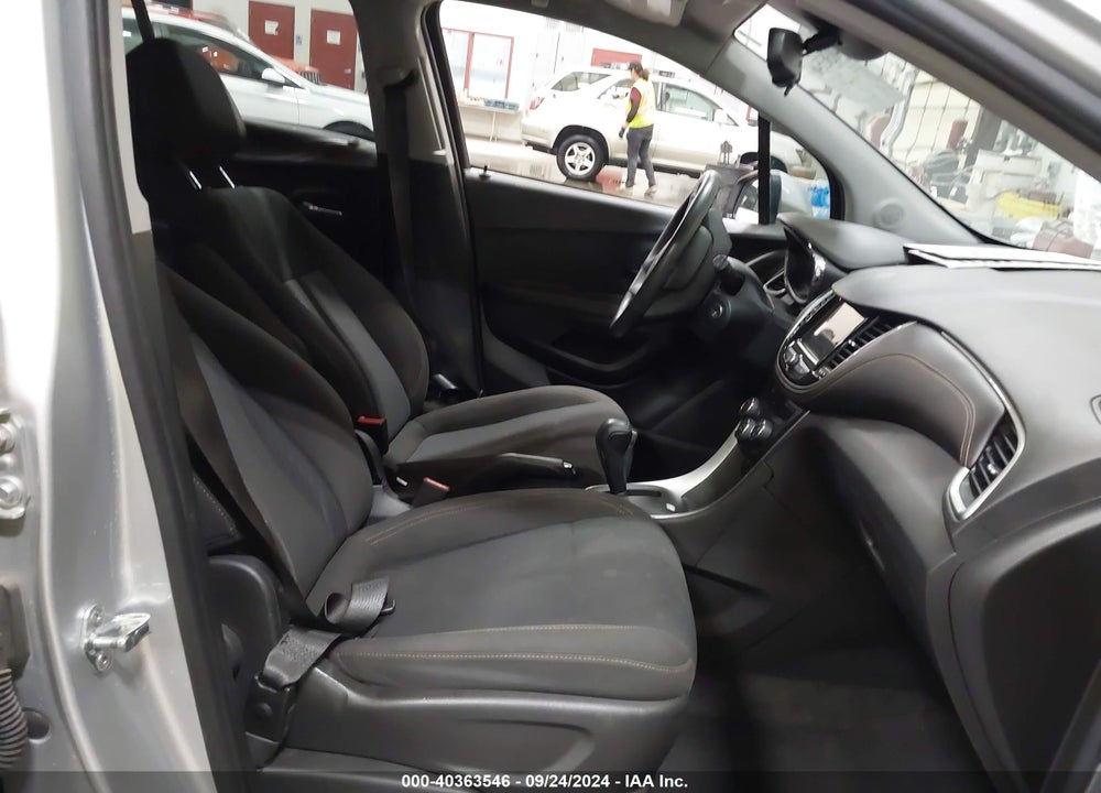 2018 CHEVROLET TRAX LS VIN: KL7CJNSB4JB565148