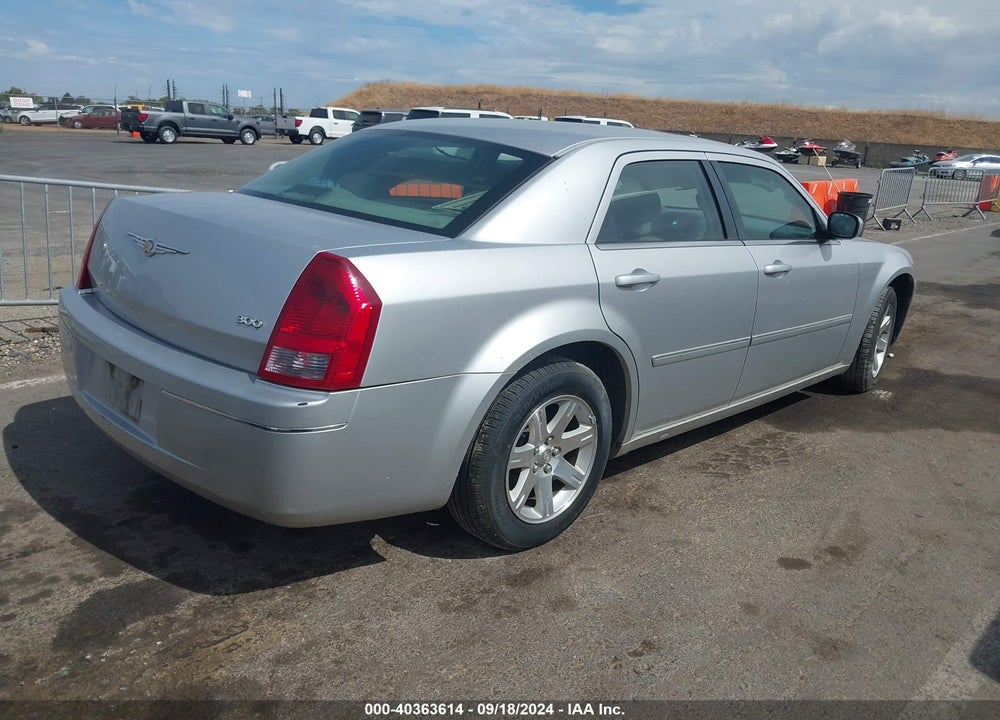 2006 CHRYSLER 300 VIN: 2C3KA53G06H368182