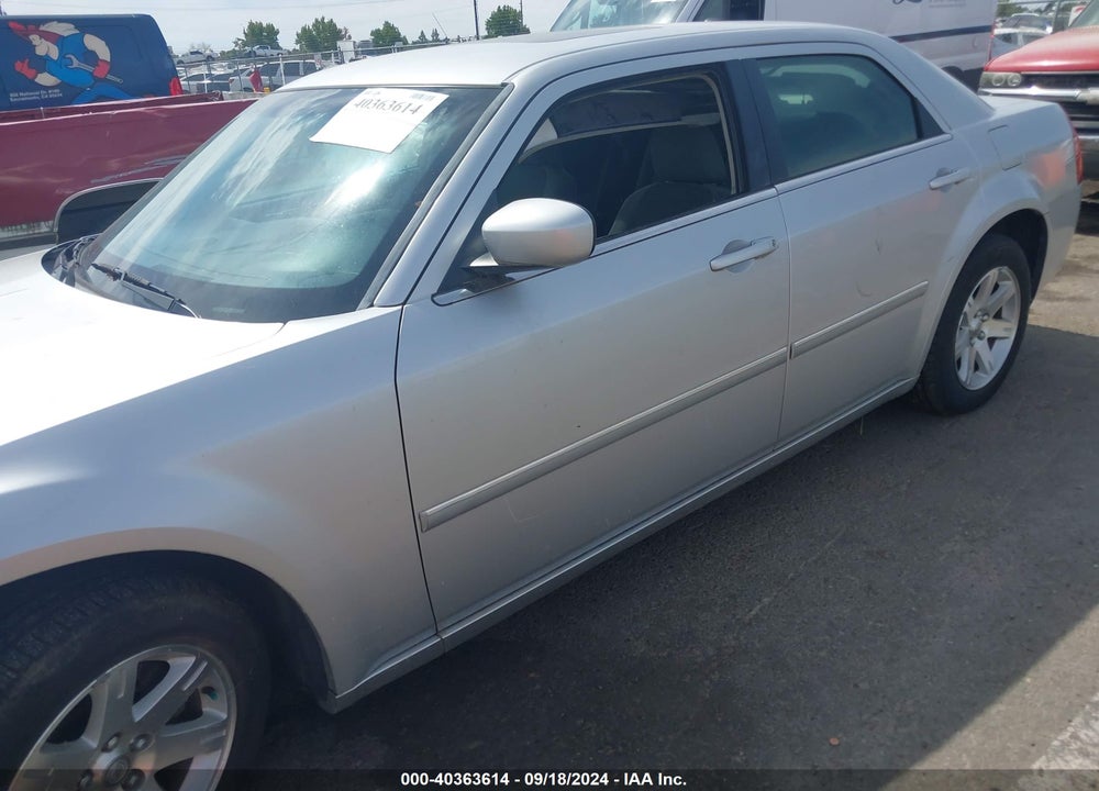 2006 CHRYSLER 300 VIN: 2C3KA53G06H368182