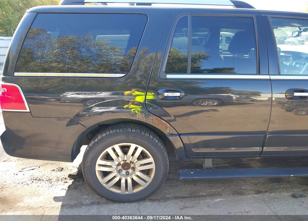 2011 LINCOLN NAVIGATOR VIN: 5LMJJ2J51BEJ00677