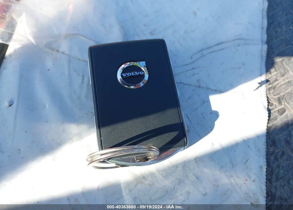 2023 VOLVO XC40 B5 PLUS BRIGHT THEME VIN: YV4L12UN4P2939000