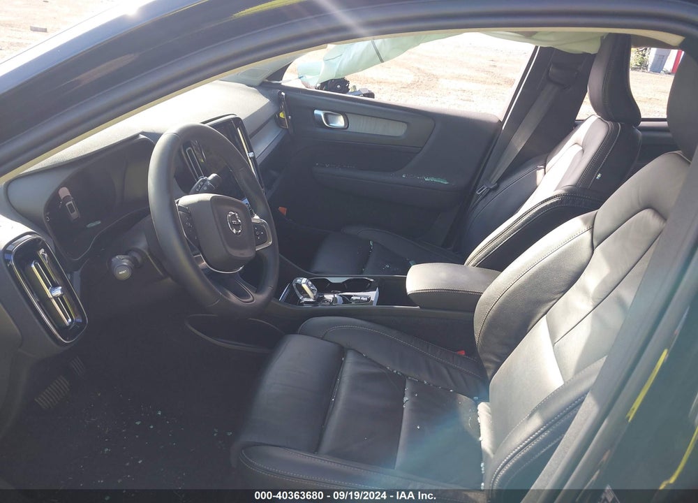 2023 VOLVO XC40 B5 PLUS BRIGHT THEME VIN: YV4L12UN4P2939000