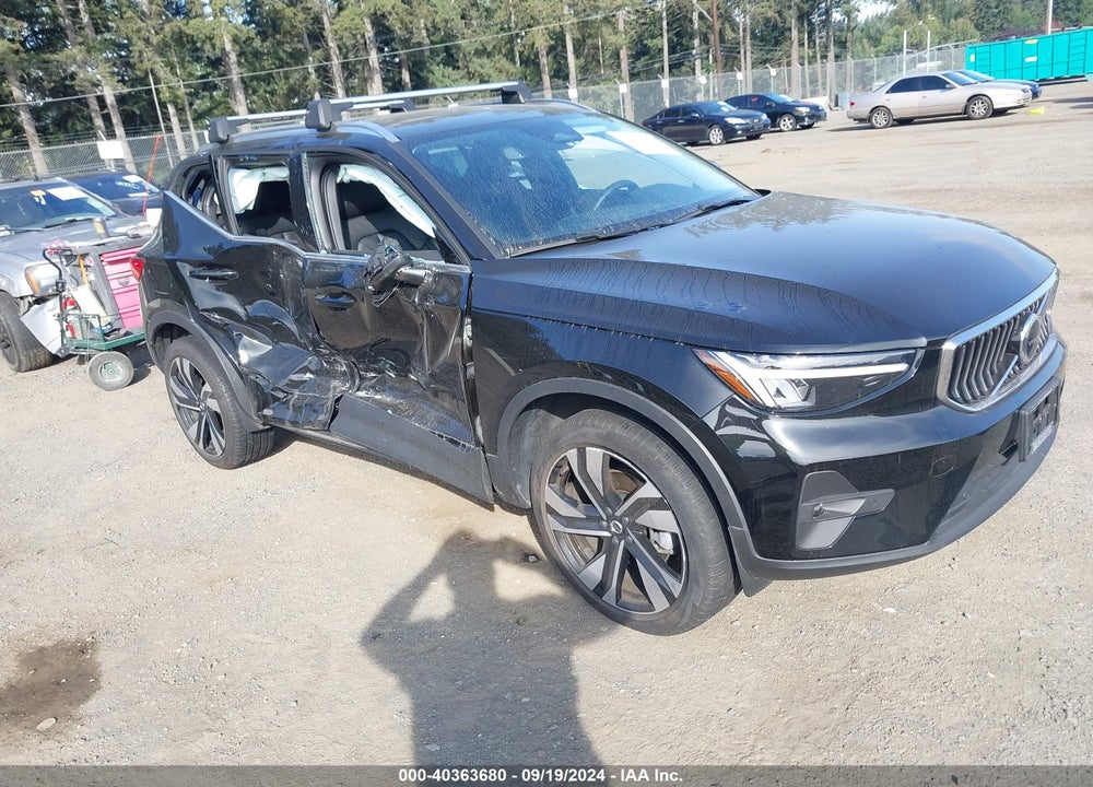 2023 VOLVO XC40 B5 PLUS BRIGHT THEME VIN: YV4L12UN4P2939000