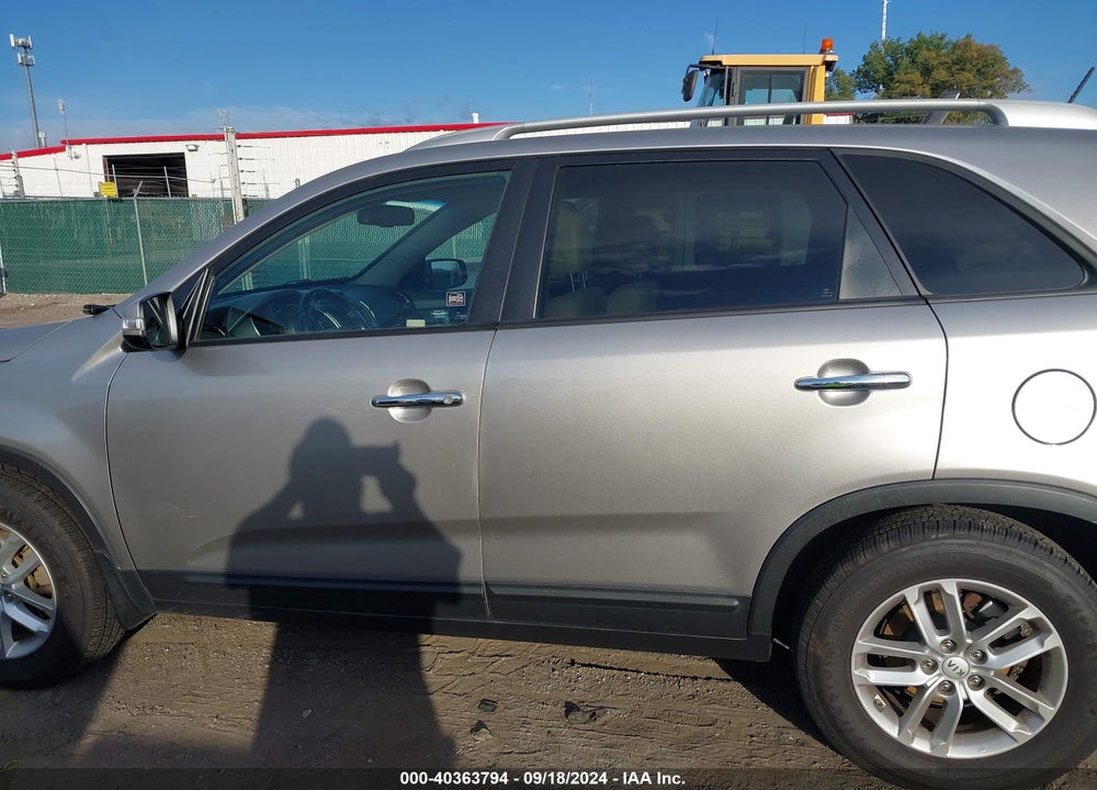 2015 KIA SORENTO LX VIN: 5XYKT4A63FG596850