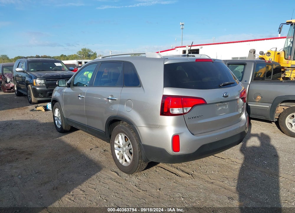 2015 KIA SORENTO LX VIN: 5XYKT4A63FG596850