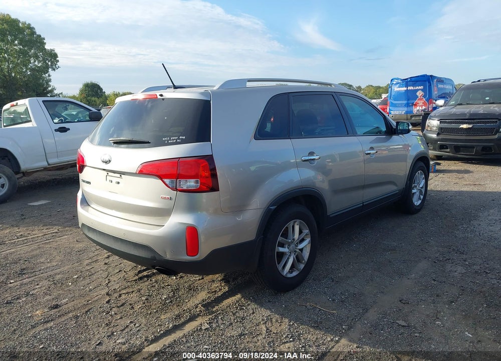 2015 KIA SORENTO LX VIN: 5XYKT4A63FG596850