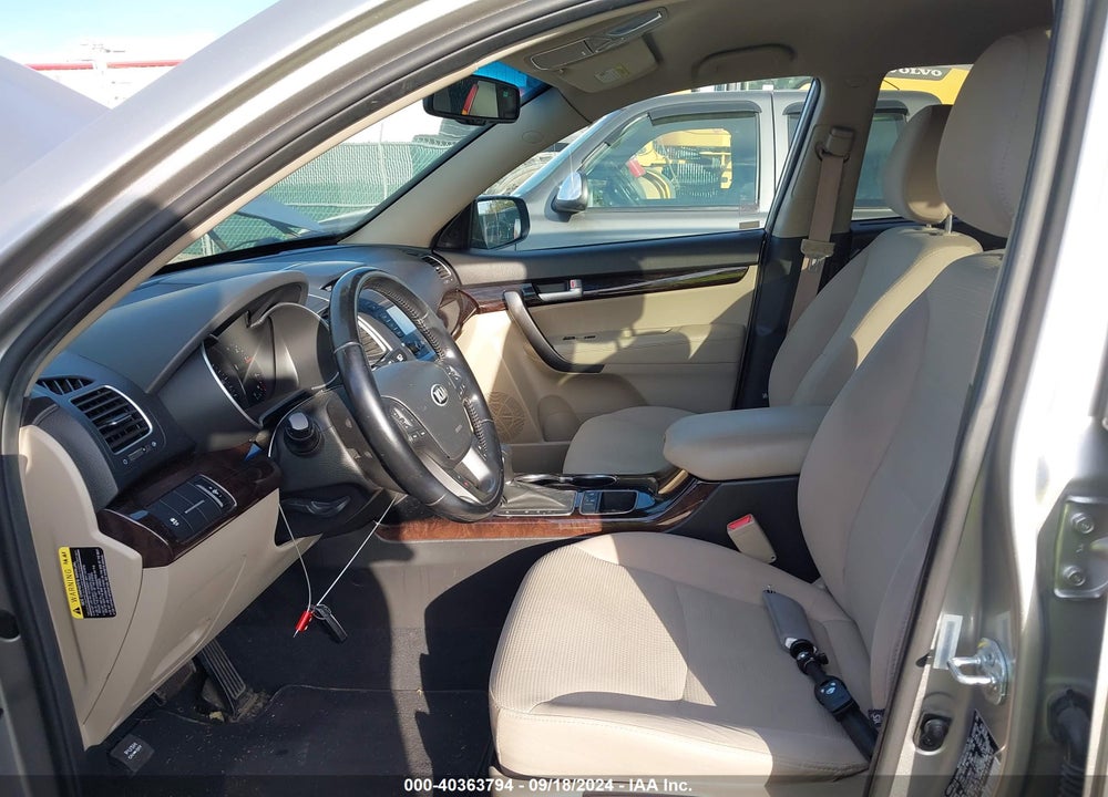 2015 KIA SORENTO LX VIN: 5XYKT4A63FG596850