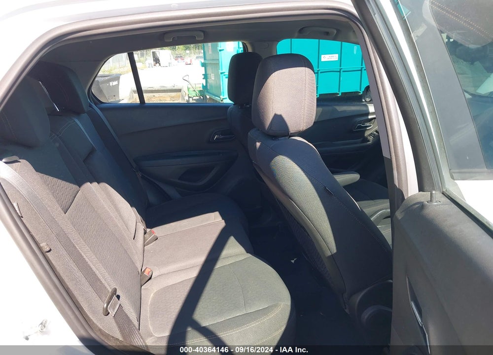 2019 CHEVROLET TRAX LS VIN: 3GNCJKSB8KL392680