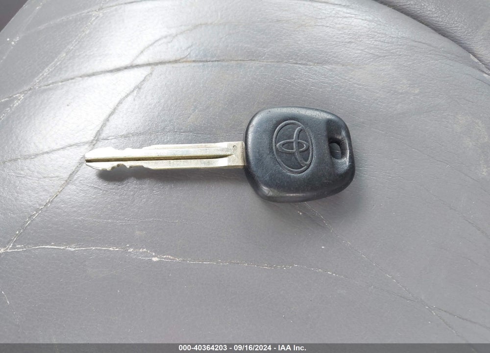 2004 TOYOTA SIENNA XLE VIN: 5TDZA22CX4S185992