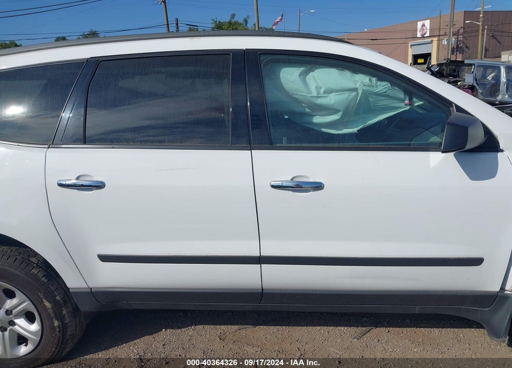 2016 CHEVROLET TRAVERSE LS VIN: 1GNKVFED5GJ194576