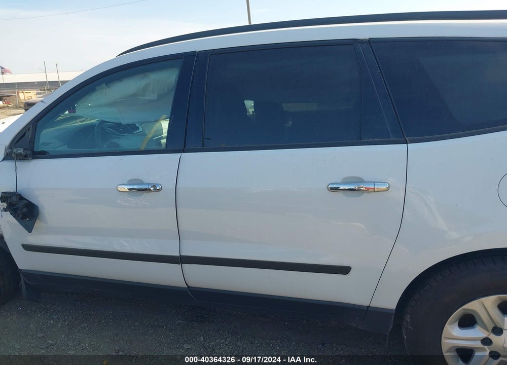 2016 CHEVROLET TRAVERSE LS VIN: 1GNKVFED5GJ194576