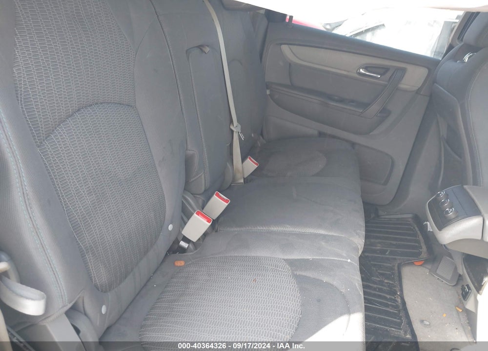 2016 CHEVROLET TRAVERSE LS VIN: 1GNKVFED5GJ194576