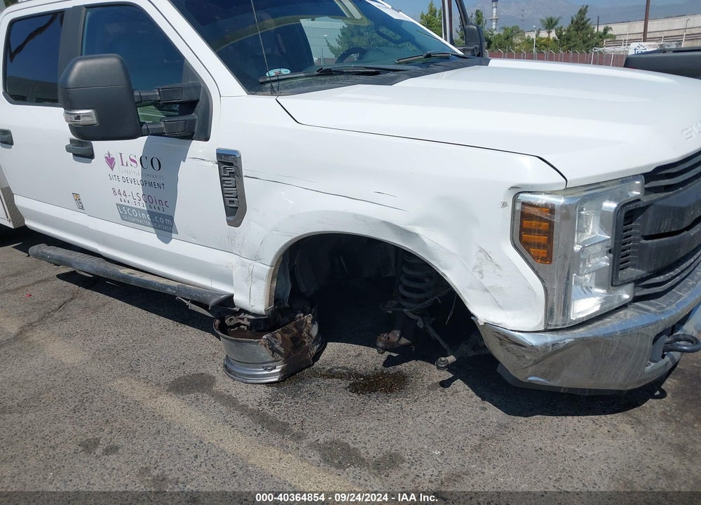 2019 FORD F-350 CHASSIS XL VIN: 1FD8W3E64KED56713