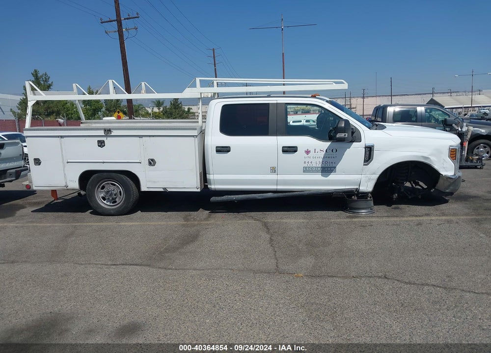 2019 FORD F-350 CHASSIS XL VIN: 1FD8W3E64KED56713