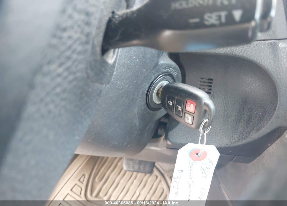 2019 TOYOTA COROLLA LE VIN: 2T1BURHE3KC238631