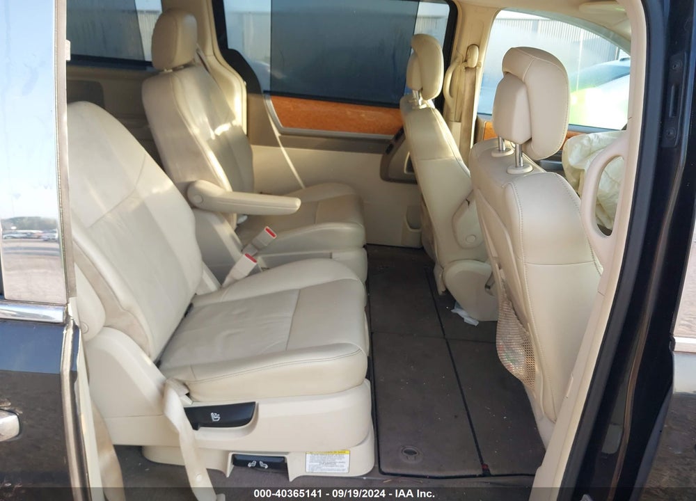2010 CHRYSLER TOWN & COUNTRY LIMITED VIN: 2A4RR6DX5AR366870
