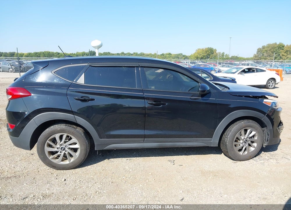 2017 HYUNDAI TUCSON SE VIN: KM8J23A49HU553926