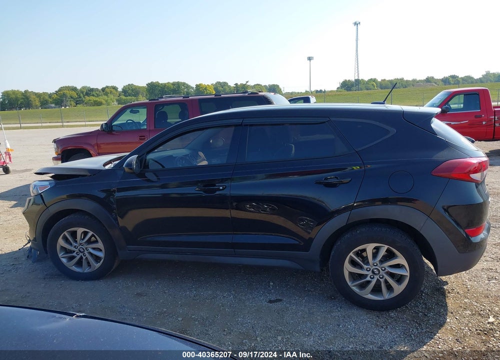 2017 HYUNDAI TUCSON SE VIN: KM8J23A49HU553926