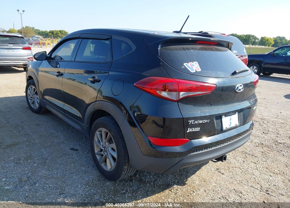 2017 HYUNDAI TUCSON SE VIN: KM8J23A49HU553926