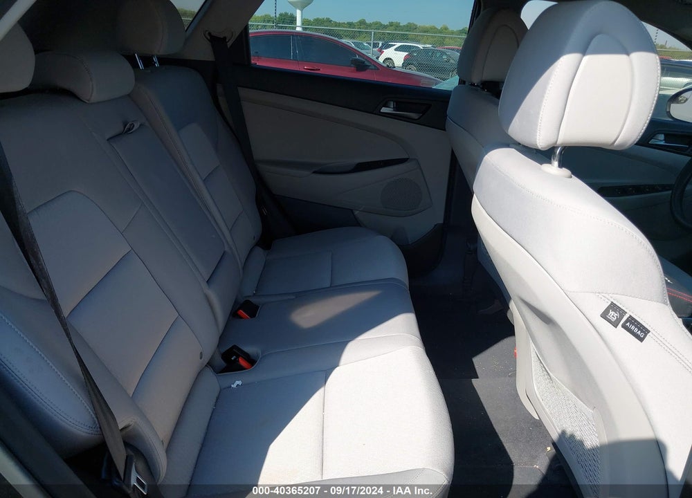 2017 HYUNDAI TUCSON SE VIN: KM8J23A49HU553926