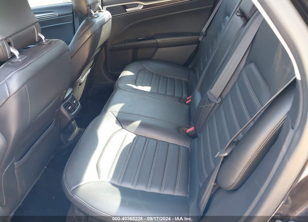 2015 FORD FUSION SE VIN: 1FA6P0HD8F5111779