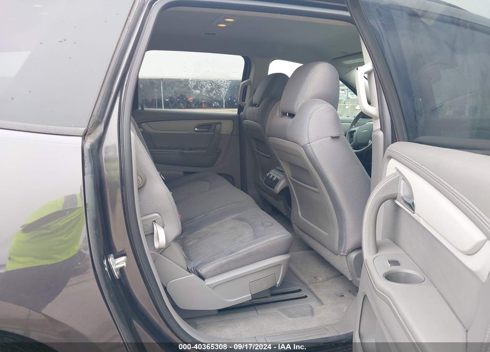 2015 CHEVROLET TRAVERSE LS VIN: 1GNKRFKD7FJ218898