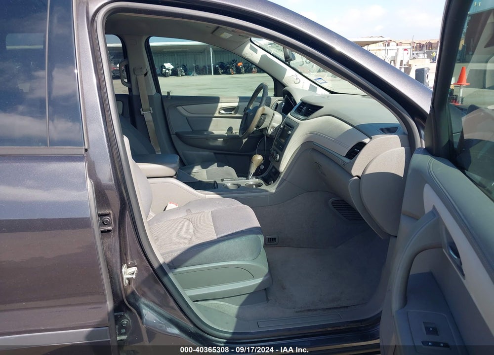 2015 CHEVROLET TRAVERSE LS VIN: 1GNKRFKD7FJ218898