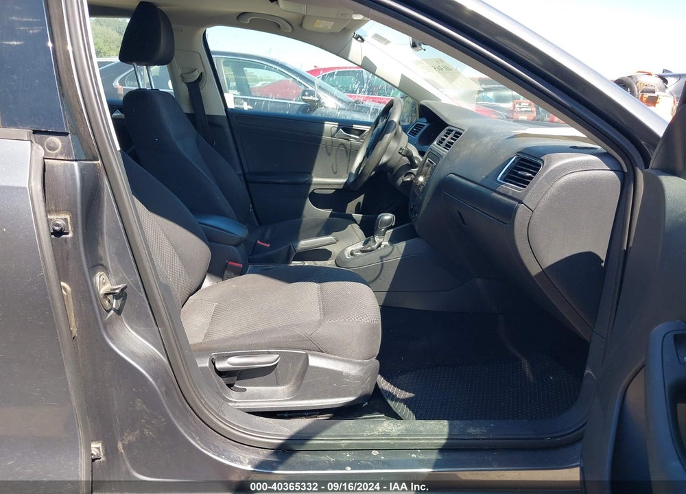 2013 VOLKSWAGEN JETTA 2.0L S VIN: 3VW2K7AJ5DM444395