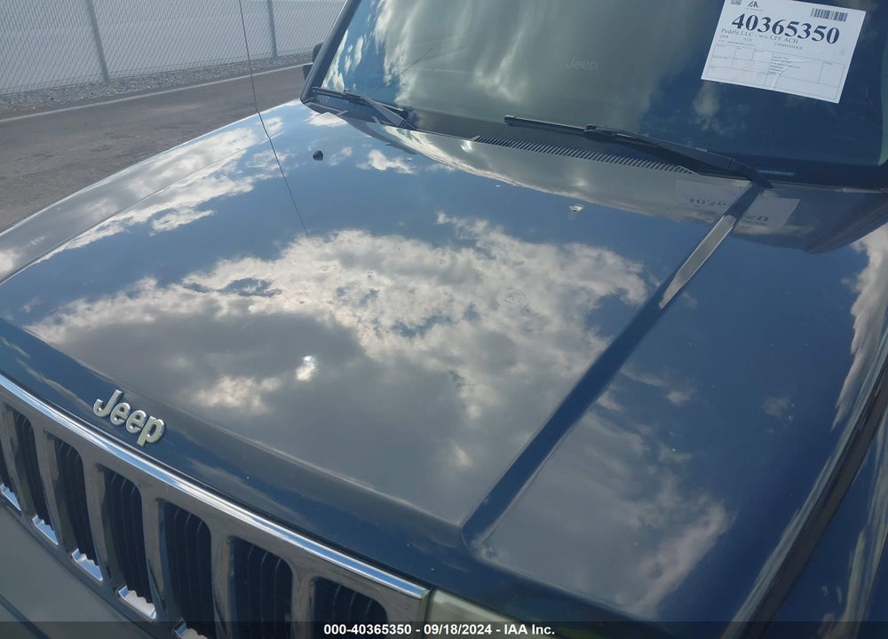 2008 JEEP COMMANDER SPORT VIN: 1J8HG48K98C131927