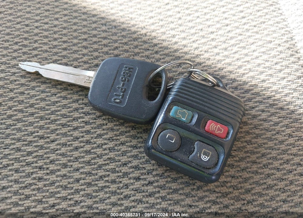 2003 FORD FOCUS SE VIN: 1FAFP34P93W252013