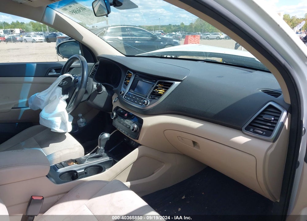 2016 HYUNDAI TUCSON SPORT VIN: KM8J33A2XGU267772