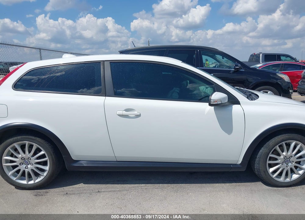 2011 VOLVO C30 T5/T5 R-DESIGN VIN: YV1672MK5B2235508
