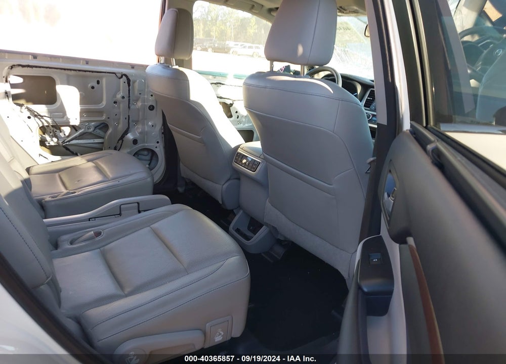 2015 TOYOTA HIGHLANDER LIMITED PLATINUM V6 VIN: 5TDYKRFH3FS058558