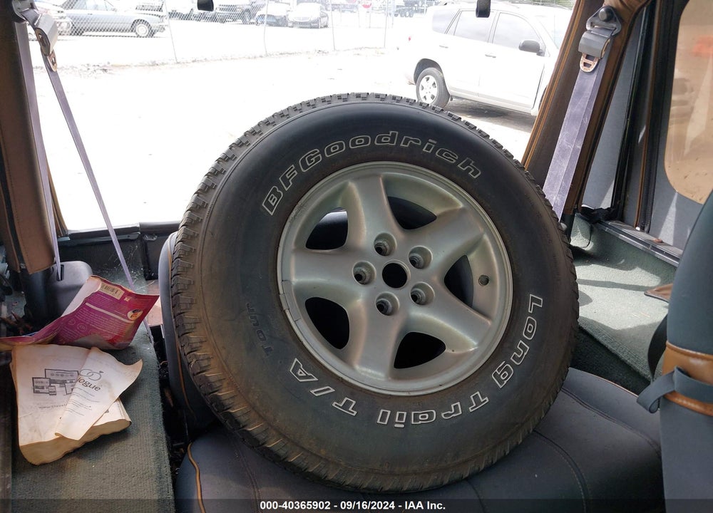 1993 JEEP WRANGLER / YJ SAHARA VIN: 1J4FY49S1PP211377