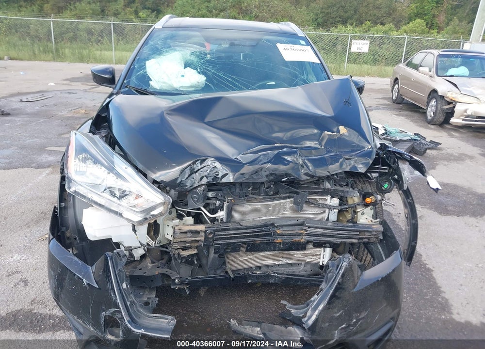 2018 NISSAN KICKS SV VIN: 3N1CP5CU1JL539948